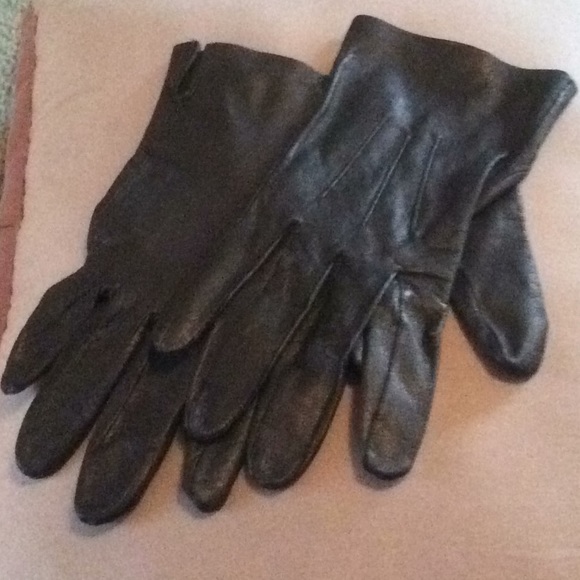 Very Soft Black Genuine Leather Gloves - Picture 2 of 4